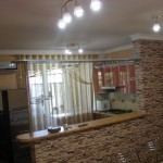 Барная стойка с основанием из облицовочного камня