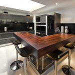 Деревянный барный стол