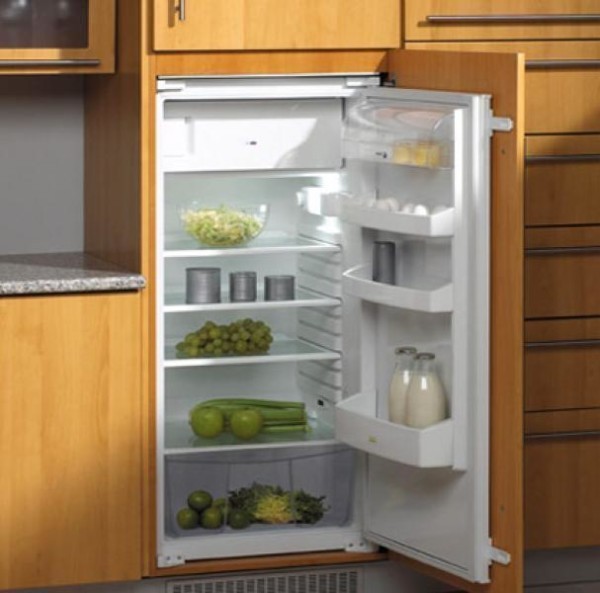 Холодильник, встроенный в шкаф - отличный вариант декора помещения