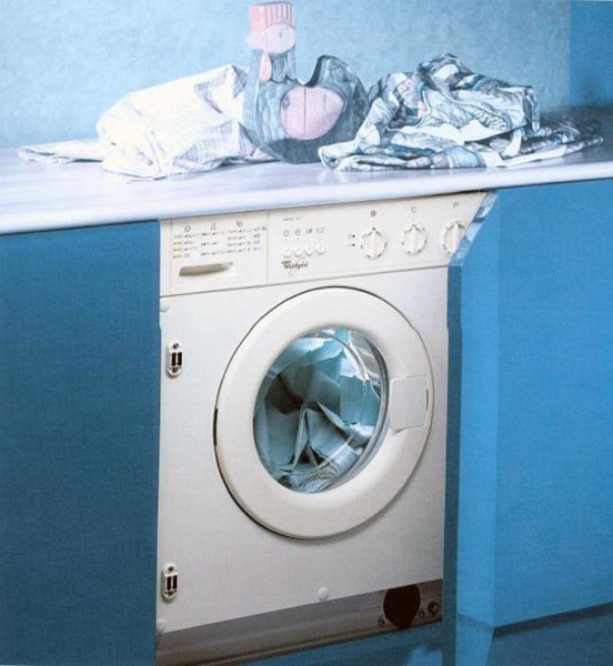 Замаскировав стиральную машину, из нее можно сделать полноценную рабочую поверхность