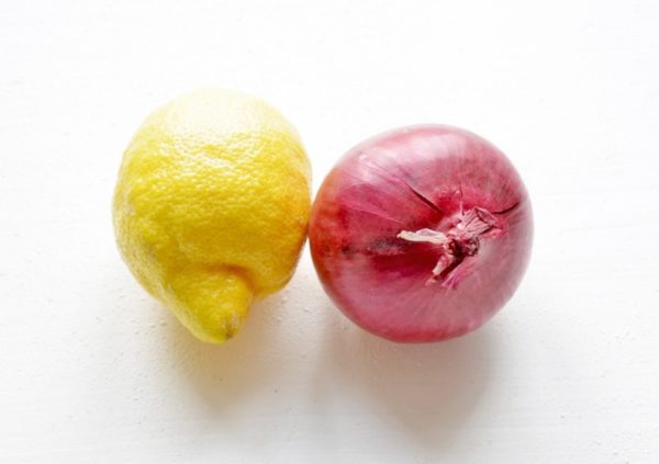 Лук и лимон от неприятного запаха внутри духовки