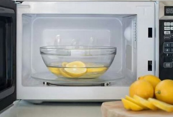 Очистка микроволновой печи лимоном