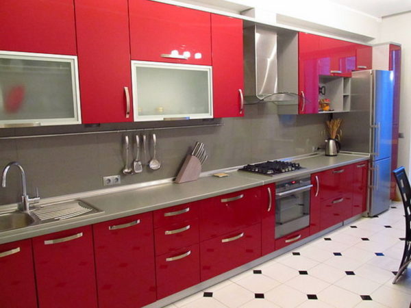 Кухня с крашеными фасадами из МДФ