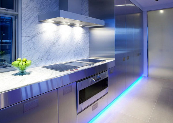 Вариант применения светодиодной ленты на кухне