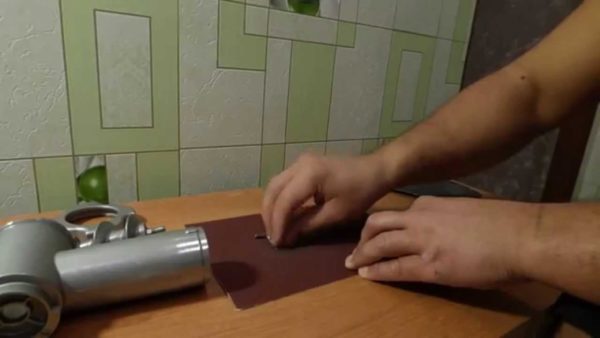 Заточка ножей на наждачной бумаге