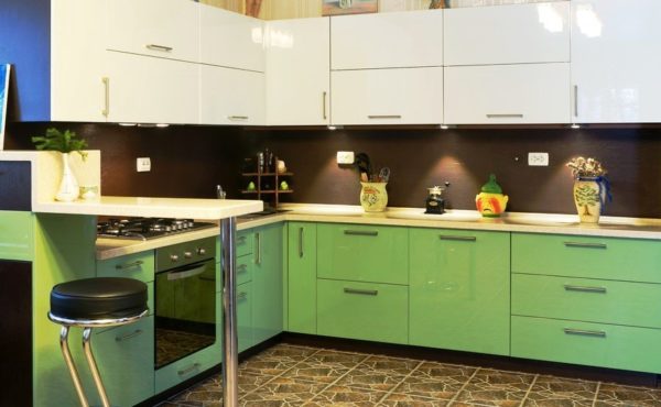 При грамотном дизайне ваша кухня без окна будет красивой и удобной!