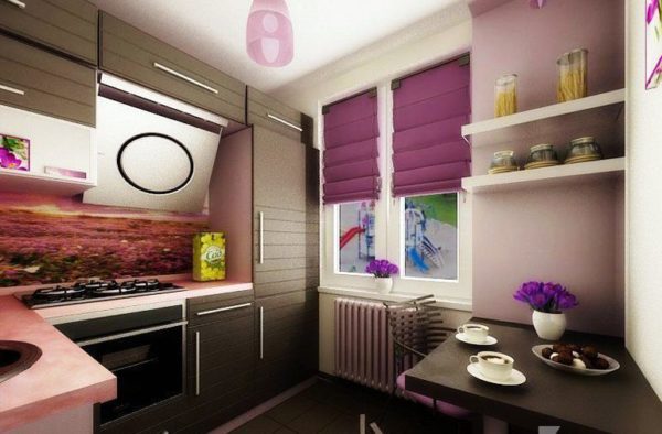 Холодильник, отделанный под цвет гарнитура, отлично впишется в интерьер кухни гостиной с малой площадью