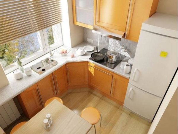 Дизайн тесной кухни с холодильником в квартире хрущевке