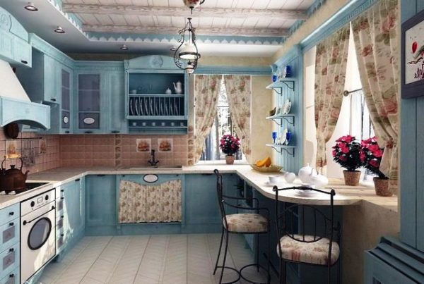 Кухонный гарнитур в стиле прованс в маленькой кухне