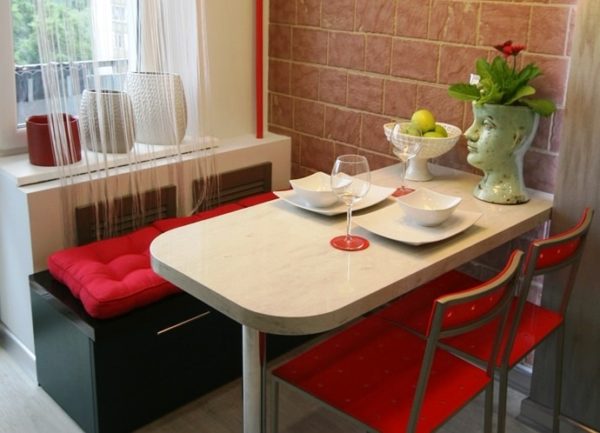 Столы кухонные для маленькой кухни прикрученные к стене