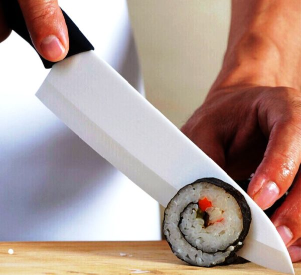 Керамические ножи можно использовать только для прямой резки. Они могут сломаться, если вы будете пытаться таким ножом открывать консервную банку или резать мороженое мясо