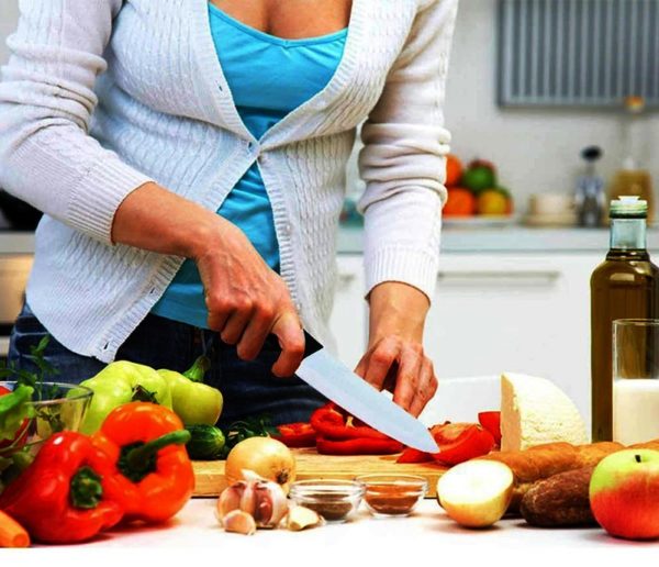 Прежде чем углубиться в историю появления первых керамических ножей, отметим, что многие домохозяйки на собственном опыте убедились, что эти инструменты незаменимы на кухне