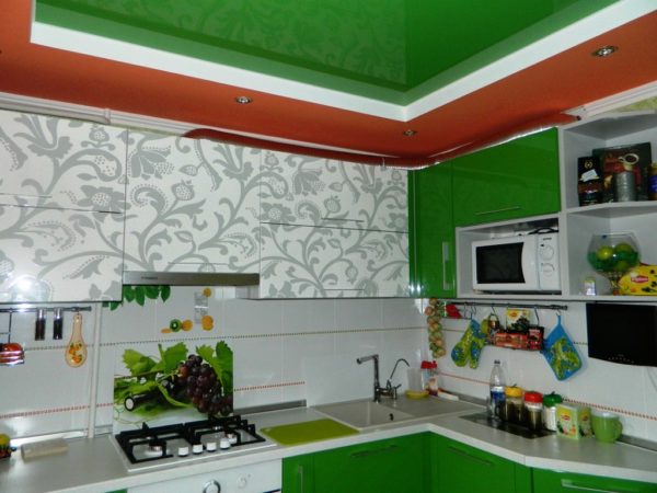 Декор потолка на кухне 3
