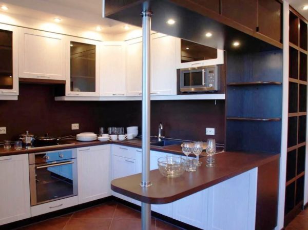 Стойка подходит для небольших кухонь, она позволяет сэкономить пространство