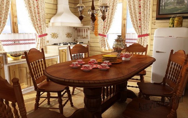 Очень оригинально смотрится деревянная кухонная мебель из светлой древесины, имеющей теплые медовые оттенки