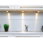 Освещение рабочей зоны при помощи точечных светильников