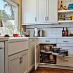 Угловая кухня с окном 3