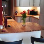 Дизайн угловой кухни с барной стойкой 2