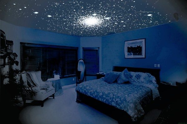 Фото системы освещения «звездное небо» над спальным местом