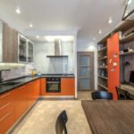 Интерьер кухни в оранжевом цвете