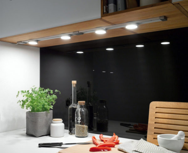 Точечные светильники на кухне