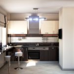 Встроенная кухонная мебель одна из основных черт стиля хай-тек