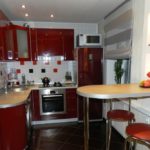 Еще можно увеличить кухонное пространство, если убрать дверь или совместить кухню и гостиную