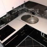 На рынке представлено огромное количество газовых и электрических поверхностей на любой вкус и цвет. Поэтому они органично впишутся в дизайн маленькой кухни 5 кв.м