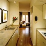 Вы можете расположить всю мебель на кухне в два ряда - это усовершенствованный вариант П-образной кухни, вся мебель будет располагаться с двух противоположных сторон