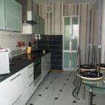 Керамическая плитка отлично подходит для для дизайна поло в кухне 7 кв.м