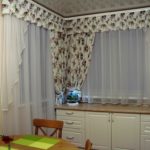 Шторы с ламбрекеном на кухне 1