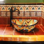 Также популярны вариации терракотового, красного, оранжевого и ярко-розового цветов