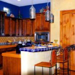 Отлично будут смотреться кованые ножки столов и стульев