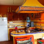 Если кухня совмещена со столовой, то мексиканский стиль будет идеальным решением