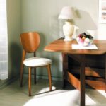 Стол-книжка на маленькой кухне