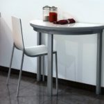 Полукруглый стол на маленькой кухне 3