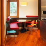 Угловой стол для маленькой кухни 1