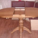 Из маленького кухонного стола, стол-трансформер превращается в большой обеденный стол