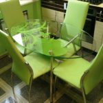 Стеклянные столы пользуются большой популярностью