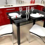 Стол на маленькой кухне