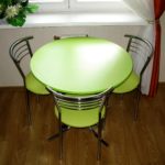 Цвет столов для маленькой кухни 4