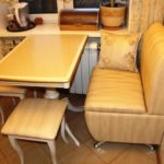 Предпочтение стоит отдать моделям на ножках – чтобы было удобно мыть пол