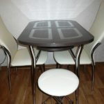 Цвет столов для маленькой кухни 2