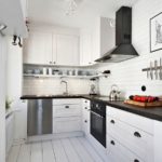 Интерьер небольшой кухни белого цвета в скандинавском стиле