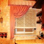 Материал должен легко вытираться или стираться, не впитывать запахи и по возможности иметь огнеупорную пропитку