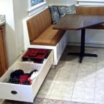 Кухонный уголок с ящиками для хранения - отличное решение для тесной кухни