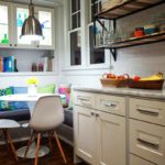 Дивани в обеденной зоне на маленькой кухне 2