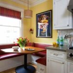Дивани в обеденной зоне на маленькой кухне 1