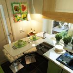 Выдвижными и складывающими столами так же никого не удивишь, а ведь они действительно, экономят пространство в маленькой кухне!