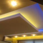 красивая идея на потолке в спальне из гкл